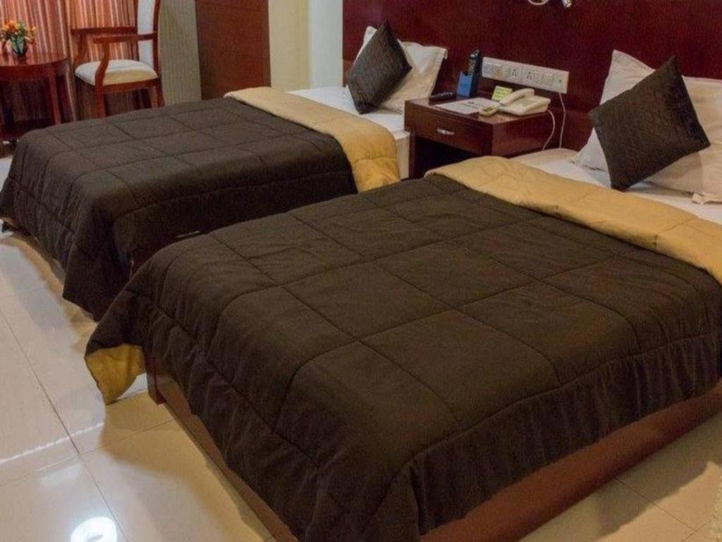 Aarya Grand & 4* Ahmedabad
