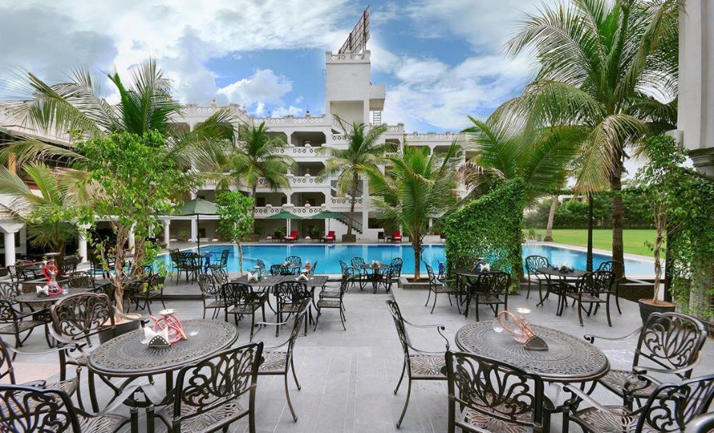Aarya Grand & 4* Ahmedabad
