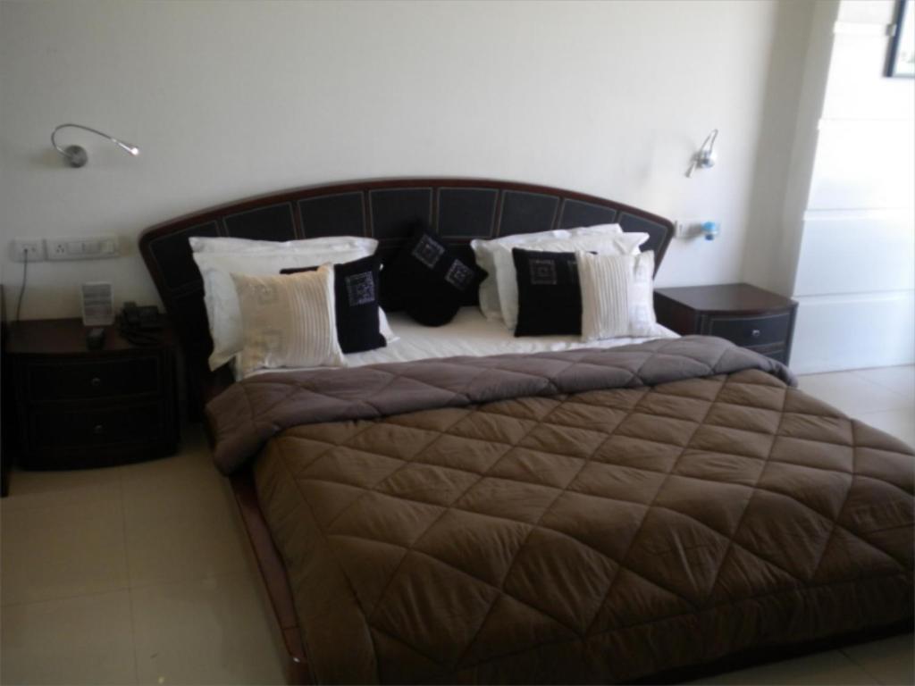 Hotel Aarya Grand & Ahmedabad