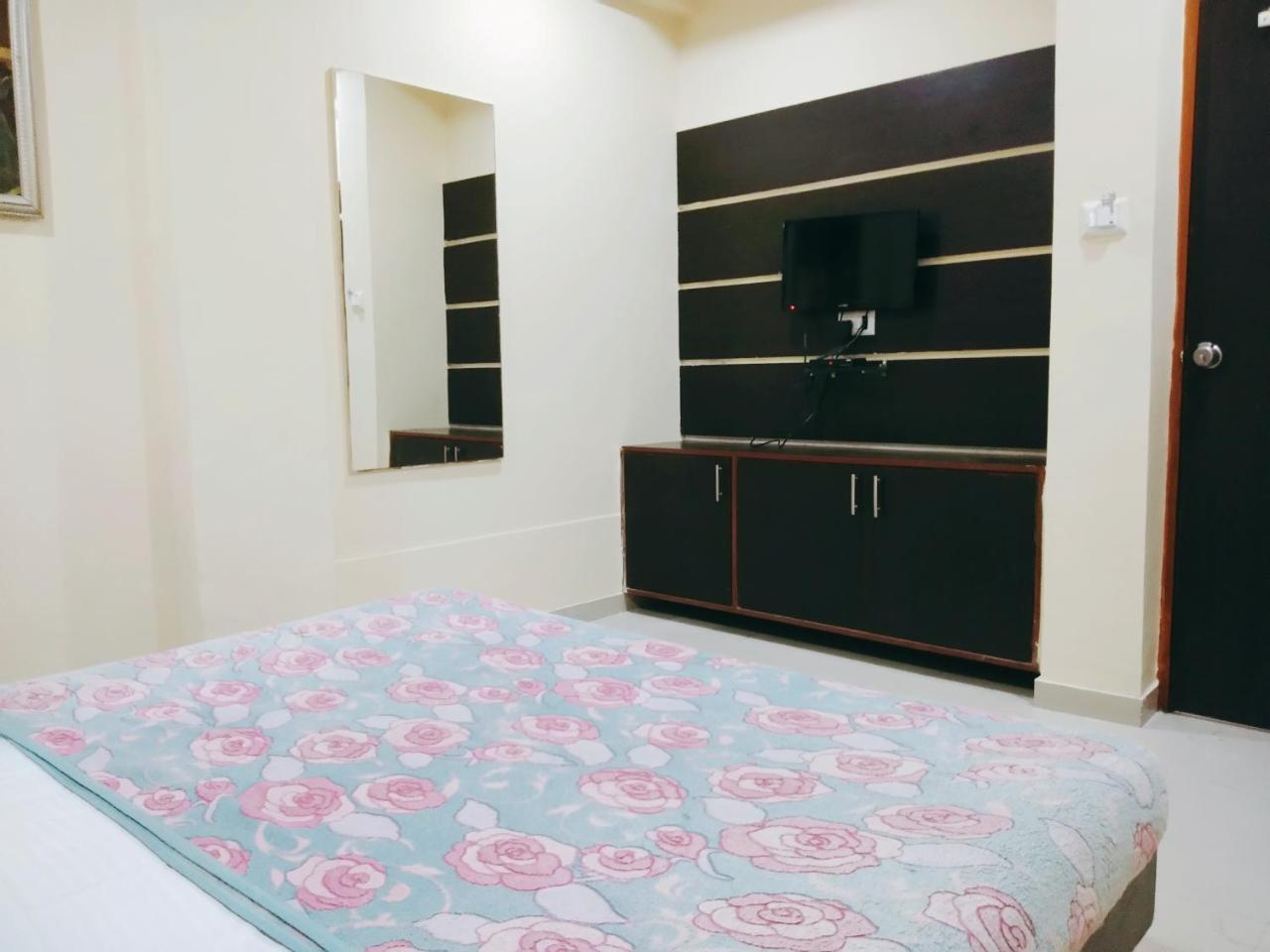 Krishna Palace Hotel 2*