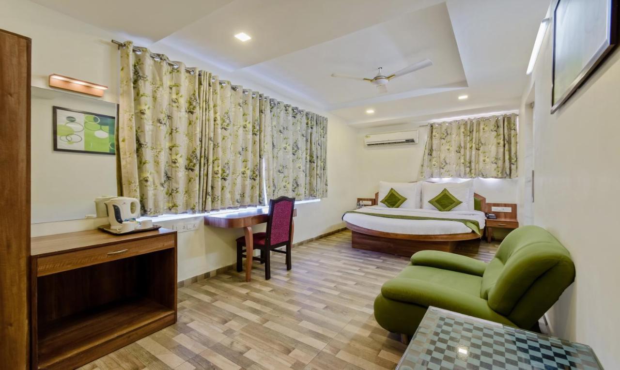 Capital O 48482 Tribecca Hotel