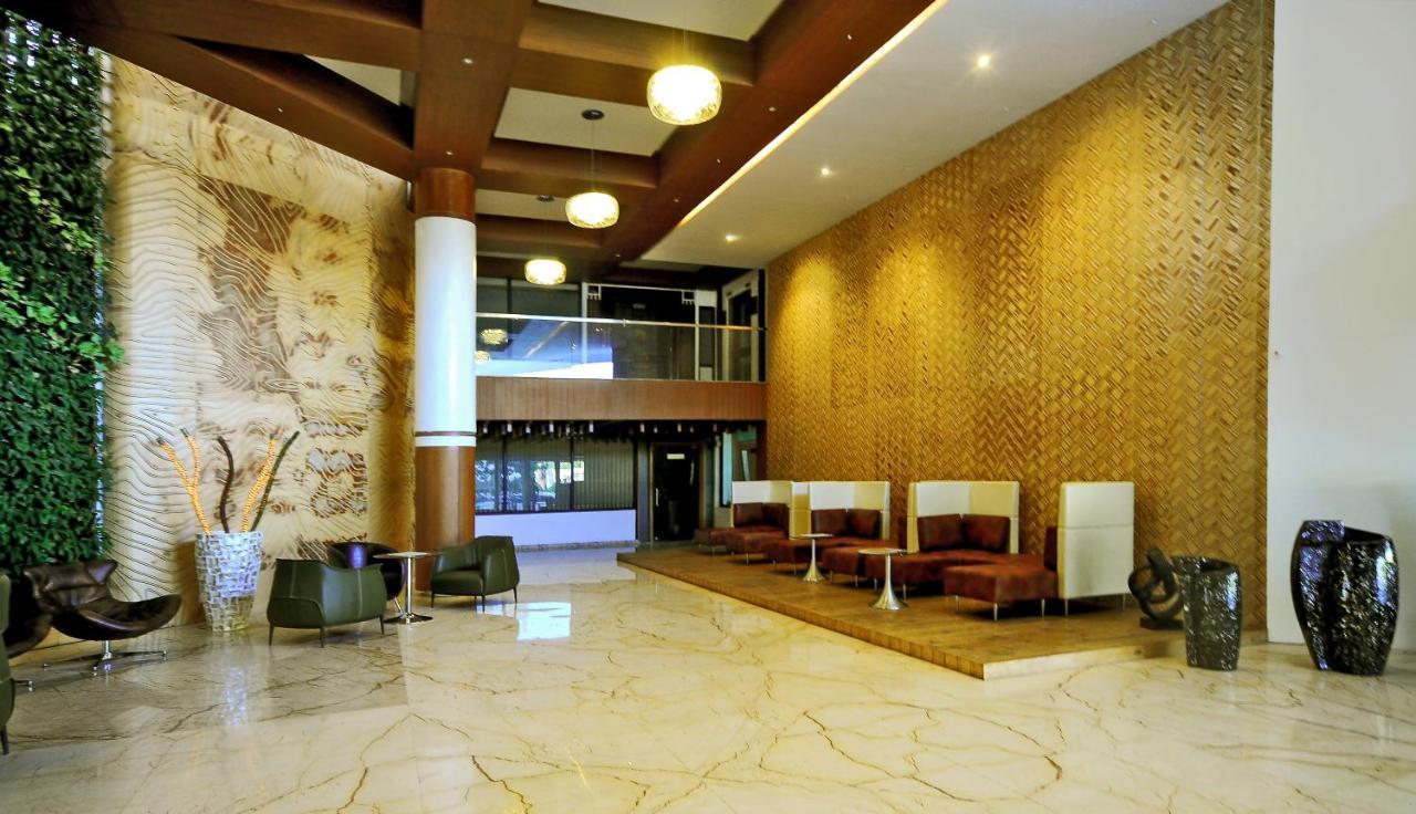 Aarya Grand & 4*
