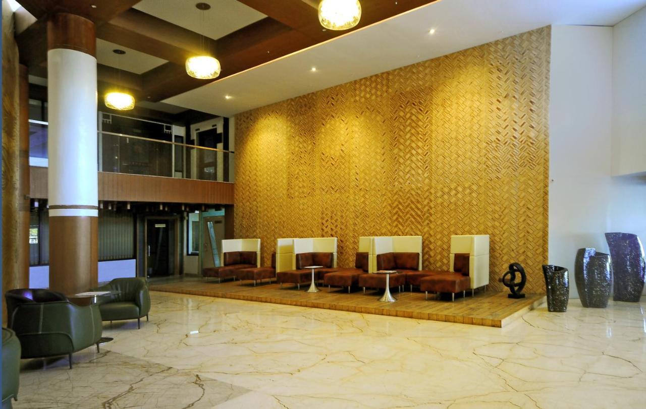Aarya Grand & Hotel