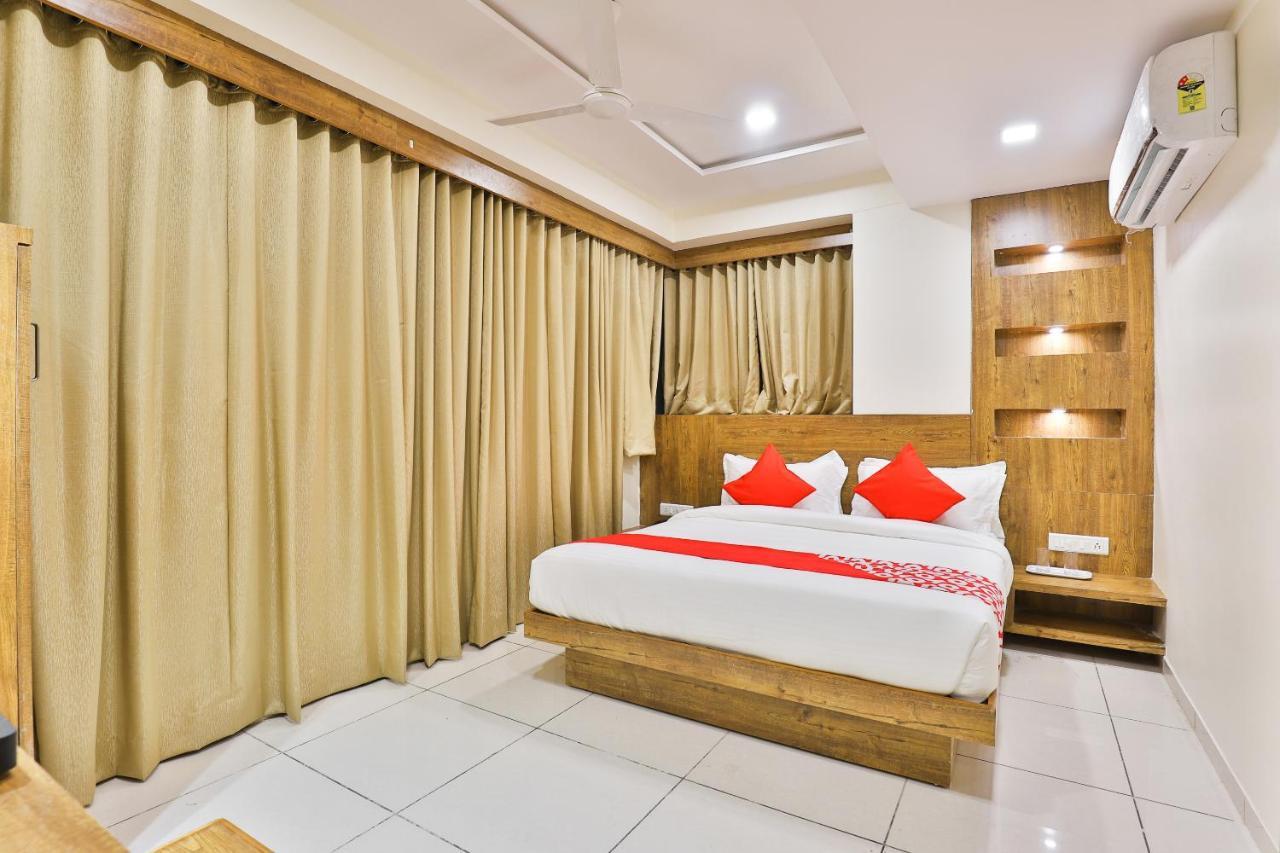 Oyo 22673 Suncity Hotel 3*