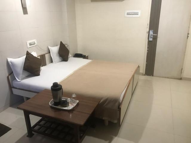 Hotel Mansarovar 2*