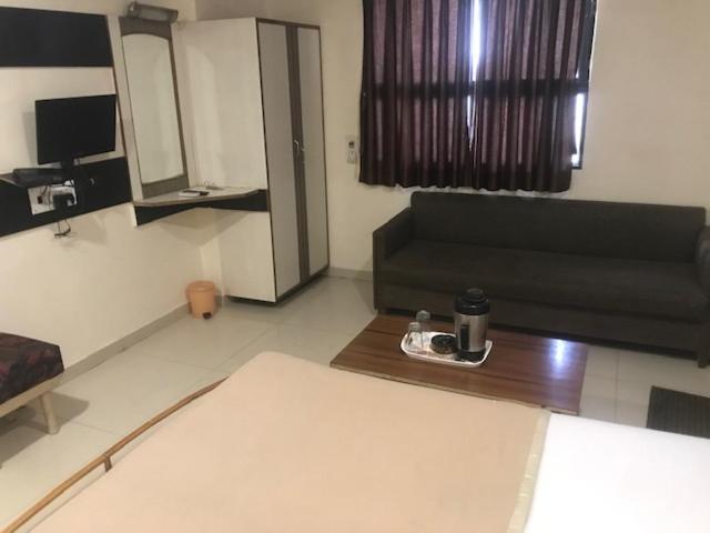 Mansarovar Hotel 2*