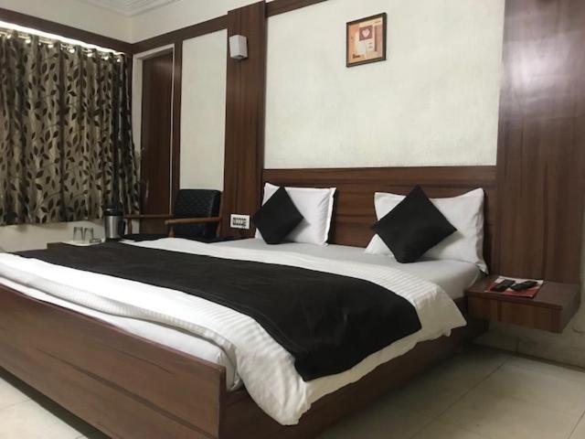 Mansarovar Hotel