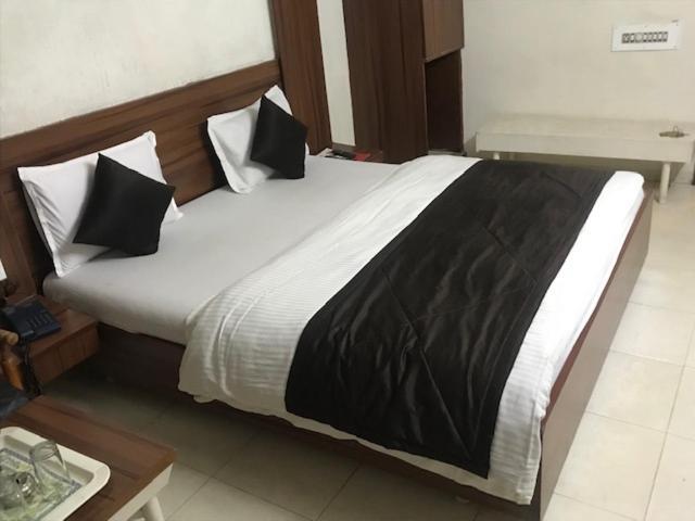 Mansarovar Hotel