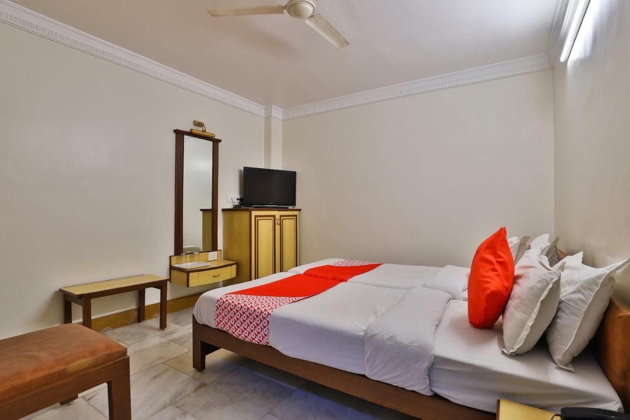 Hotel Oyo 28667 Moti Mahal Ahmedabad