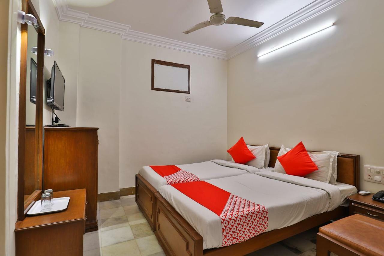 Oyo 28667 Moti Mahal Ahmedabad