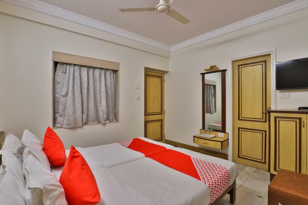 Oyo 28667 Moti Mahal Hotel