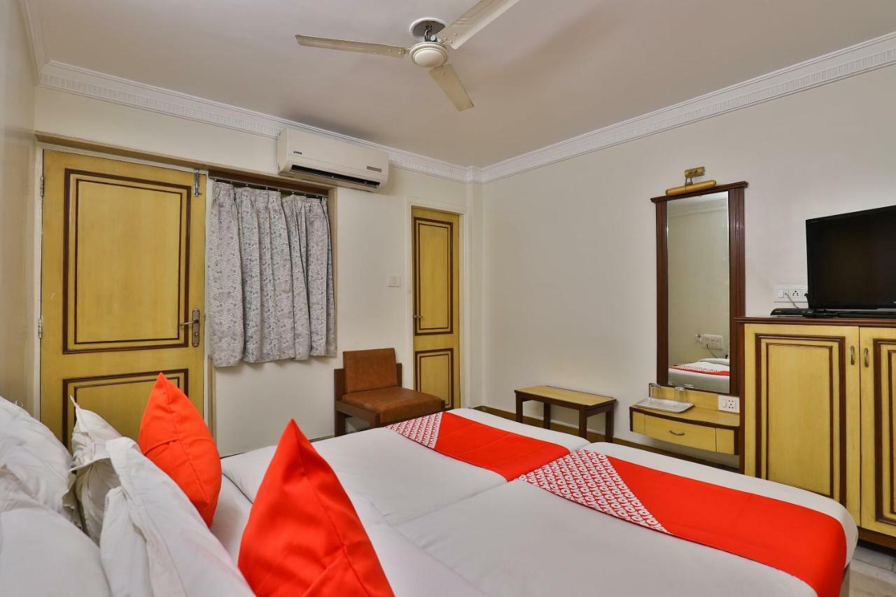 Hotel Oyo 28667 Moti Mahal Ahmedabad