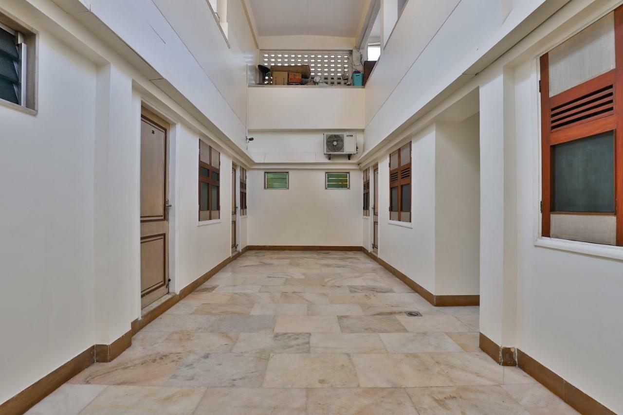 Oyo 28667 Moti Mahal Hotel