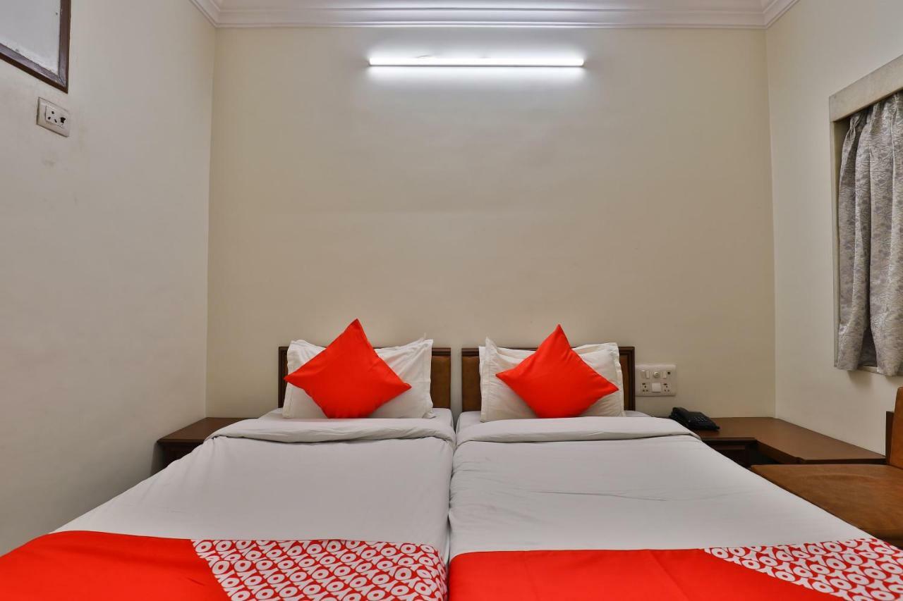 Hotel Oyo 28667 Moti Mahal Ahmedabad