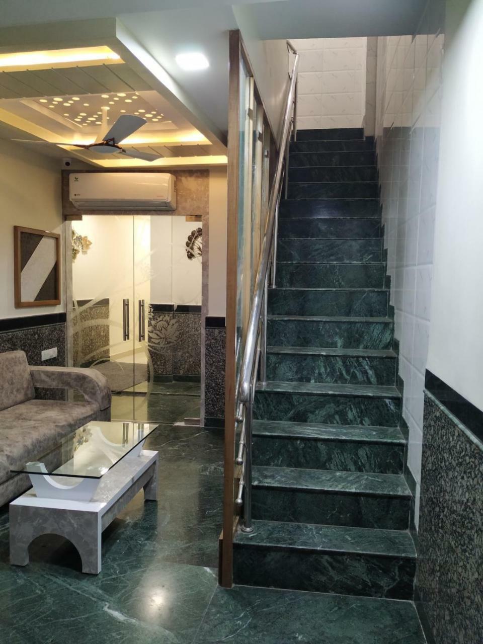 Hotel Basera *