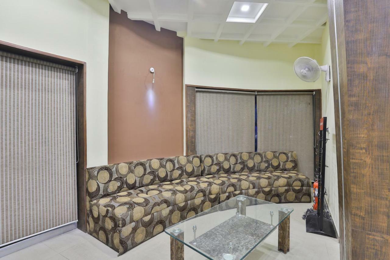 Oyo Flagship 19003 Rudra Mahal 3* Ahmedabad
