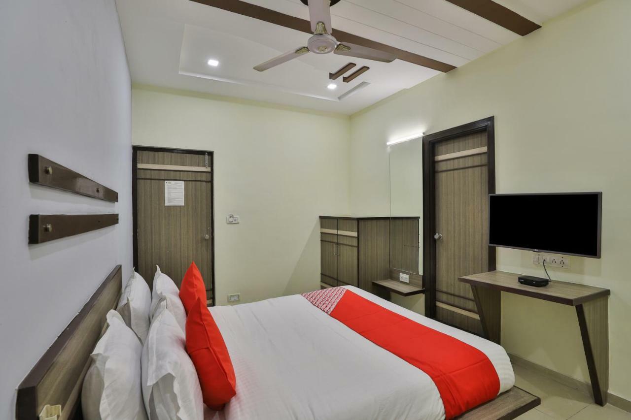 Oyo Flagship 19003 Rudra Mahal Hotel Ahmedabad