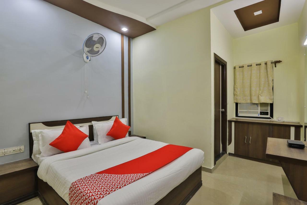 Oyo Flagship 19003 Rudra Mahal 3* Ahmedabad