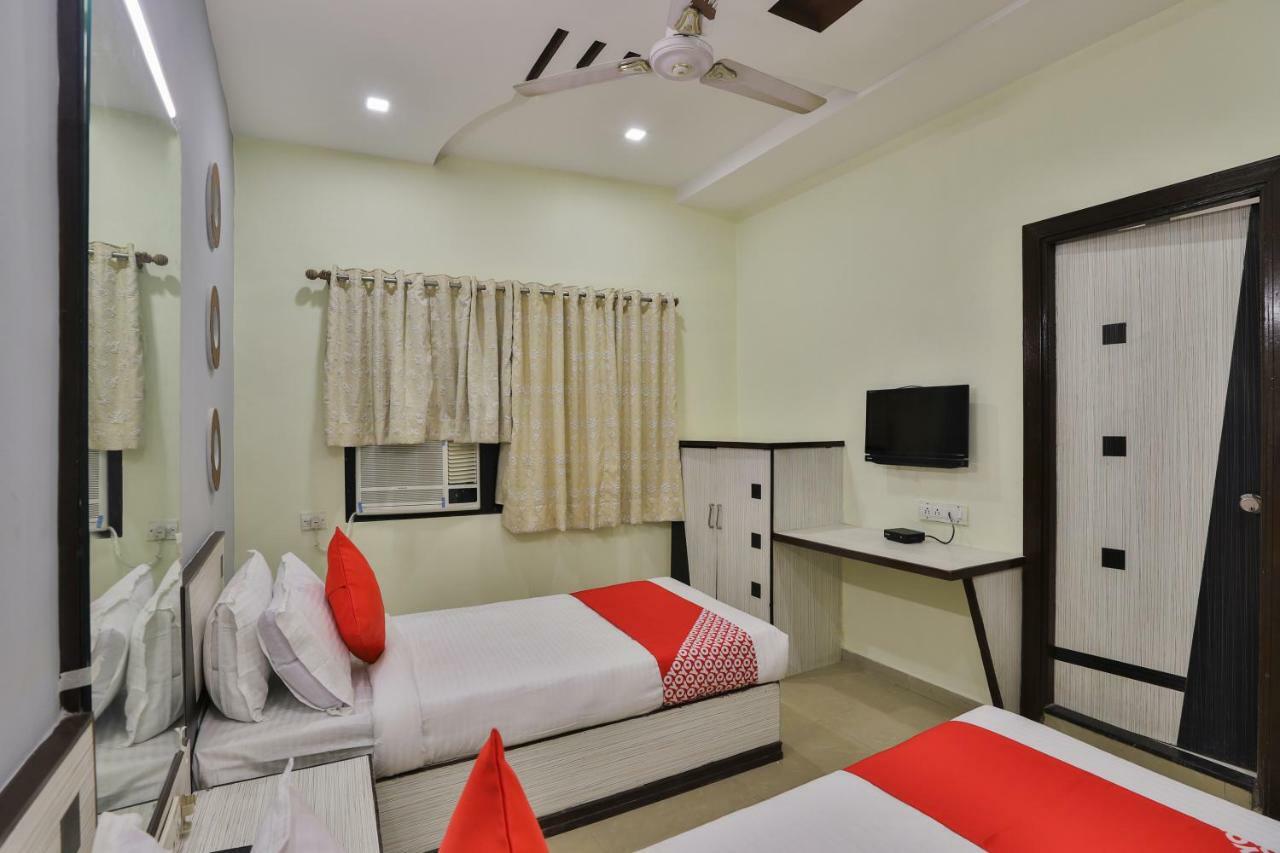 Oyo Flagship 19003 Rudra Mahal Ahmedabad