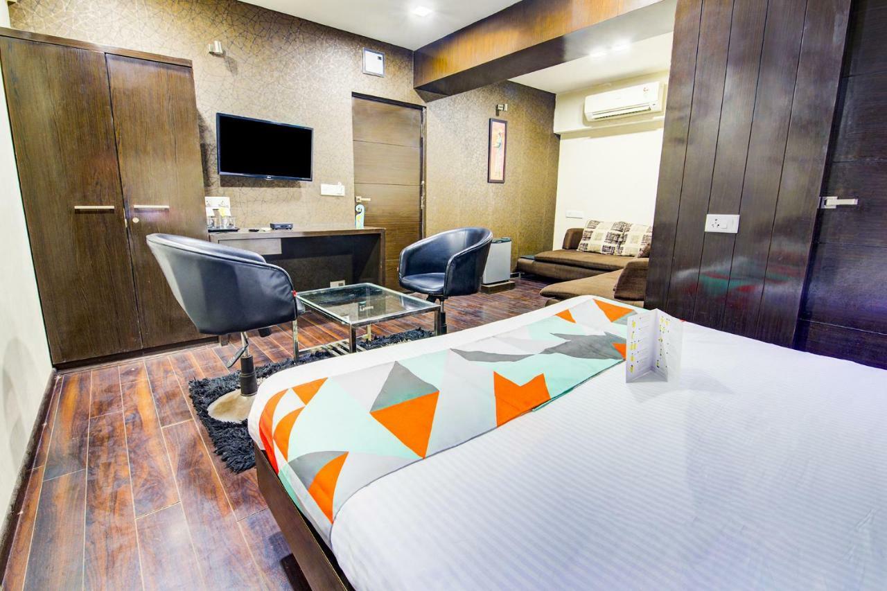 Fabhotel Metro Park Hotel