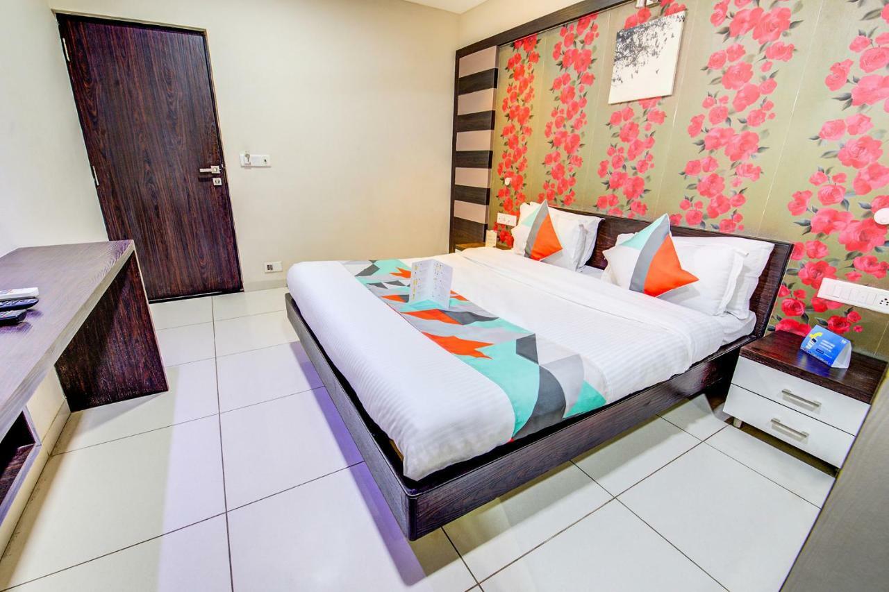 Fabhotel Metro Park