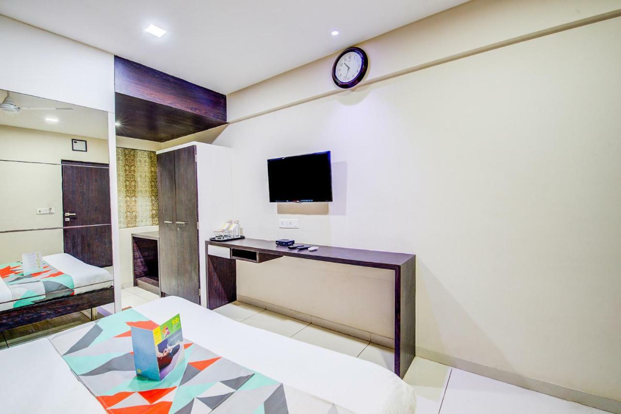 Fabhotel Metro Park 3*