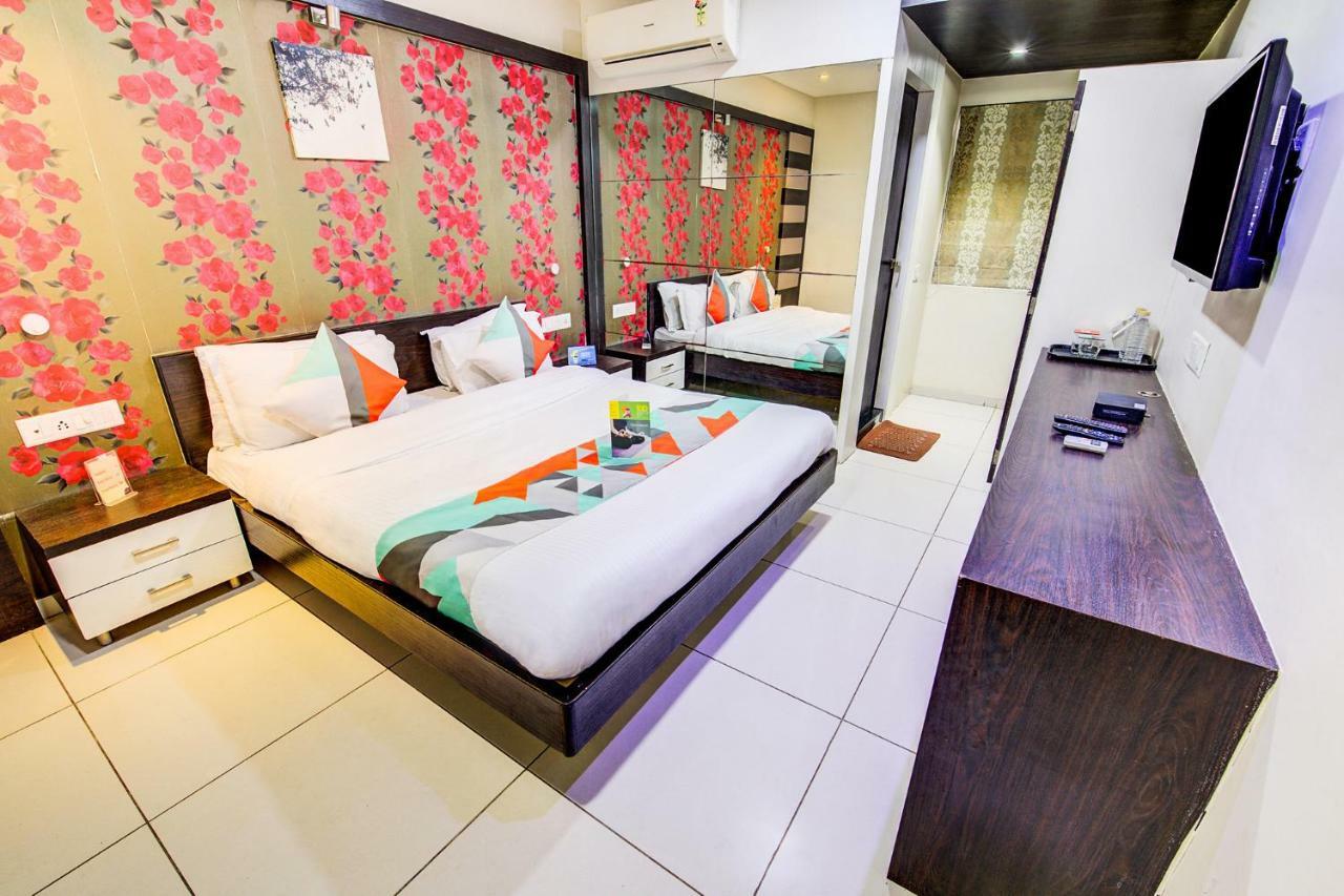 Hotel Fabhotel Metro Park