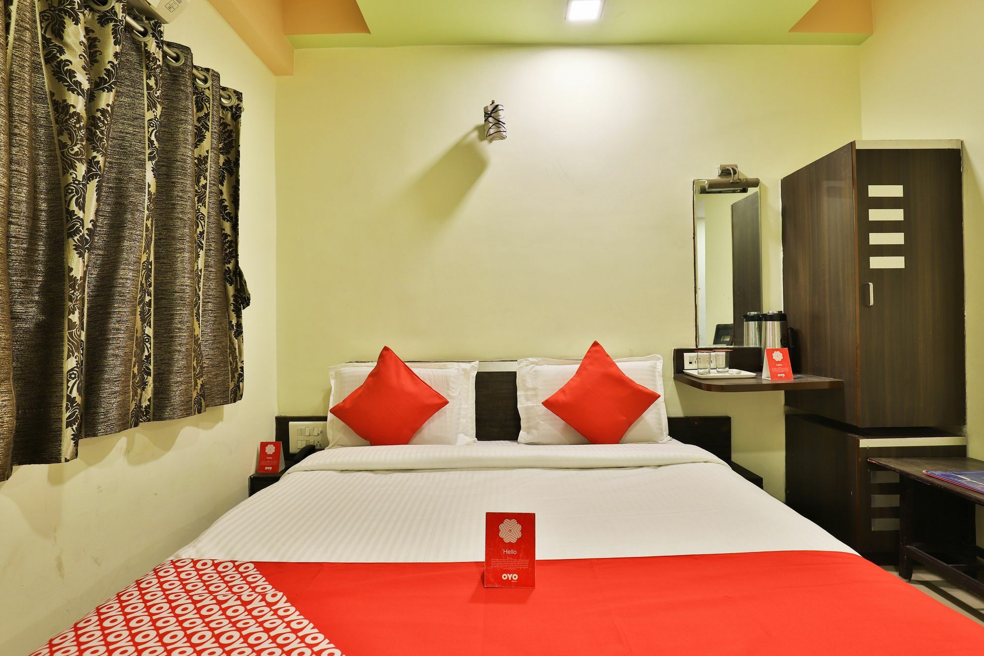 Oyo 11491 Santro Hotel