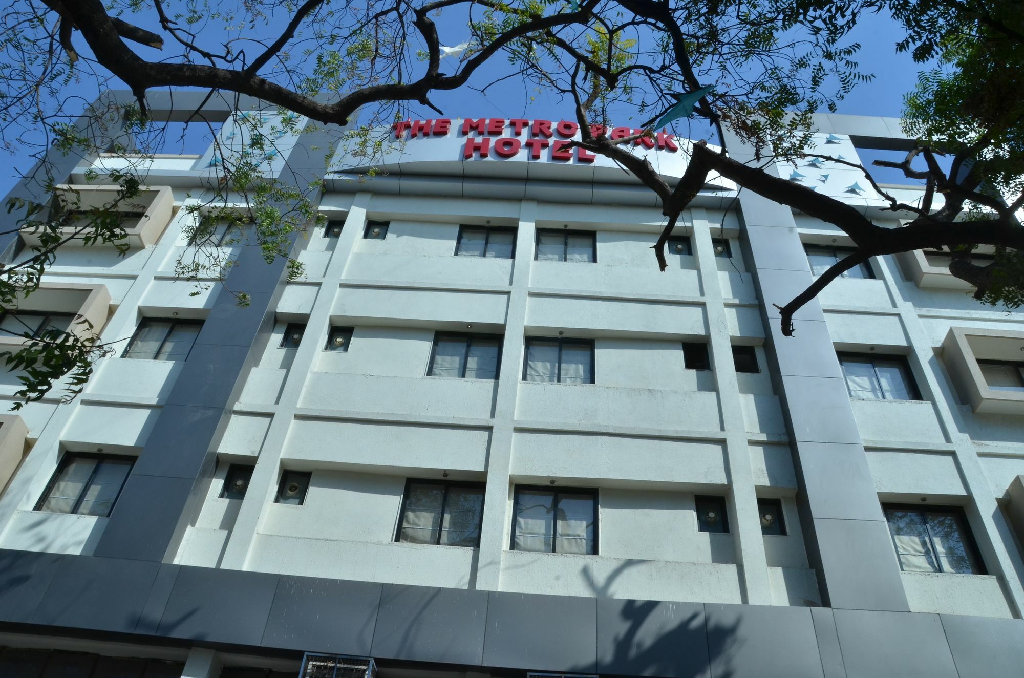 Fabhotel Metro Park Hotel 3*