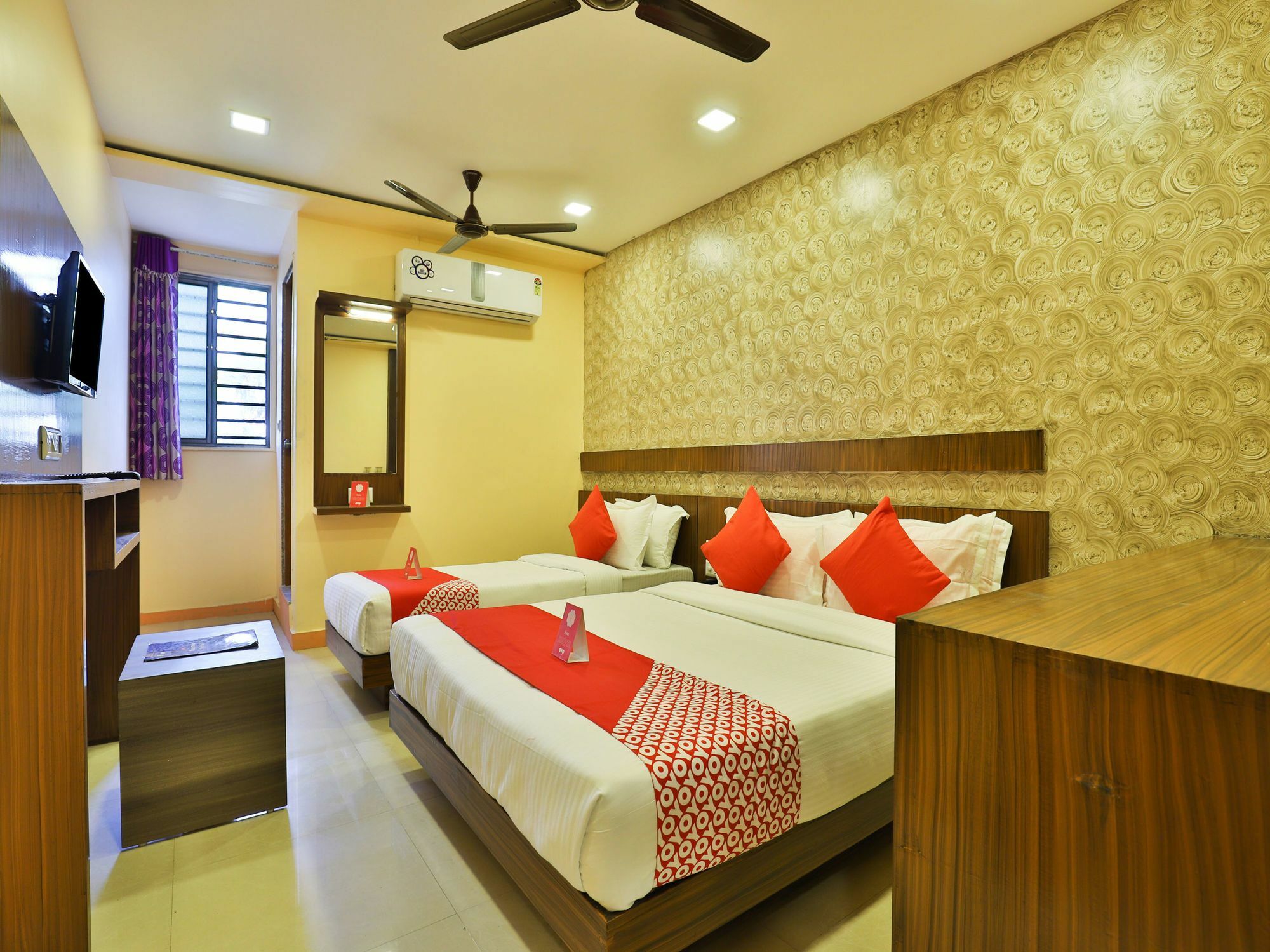 Oyo 12196 Mayur Park Residency