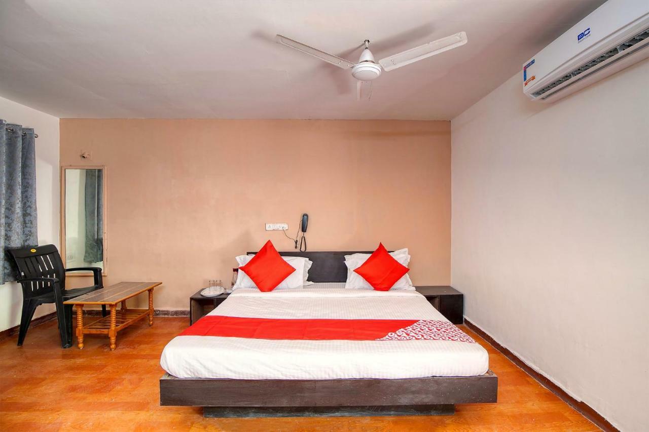 Oyo 41073 Aavkar Hotel