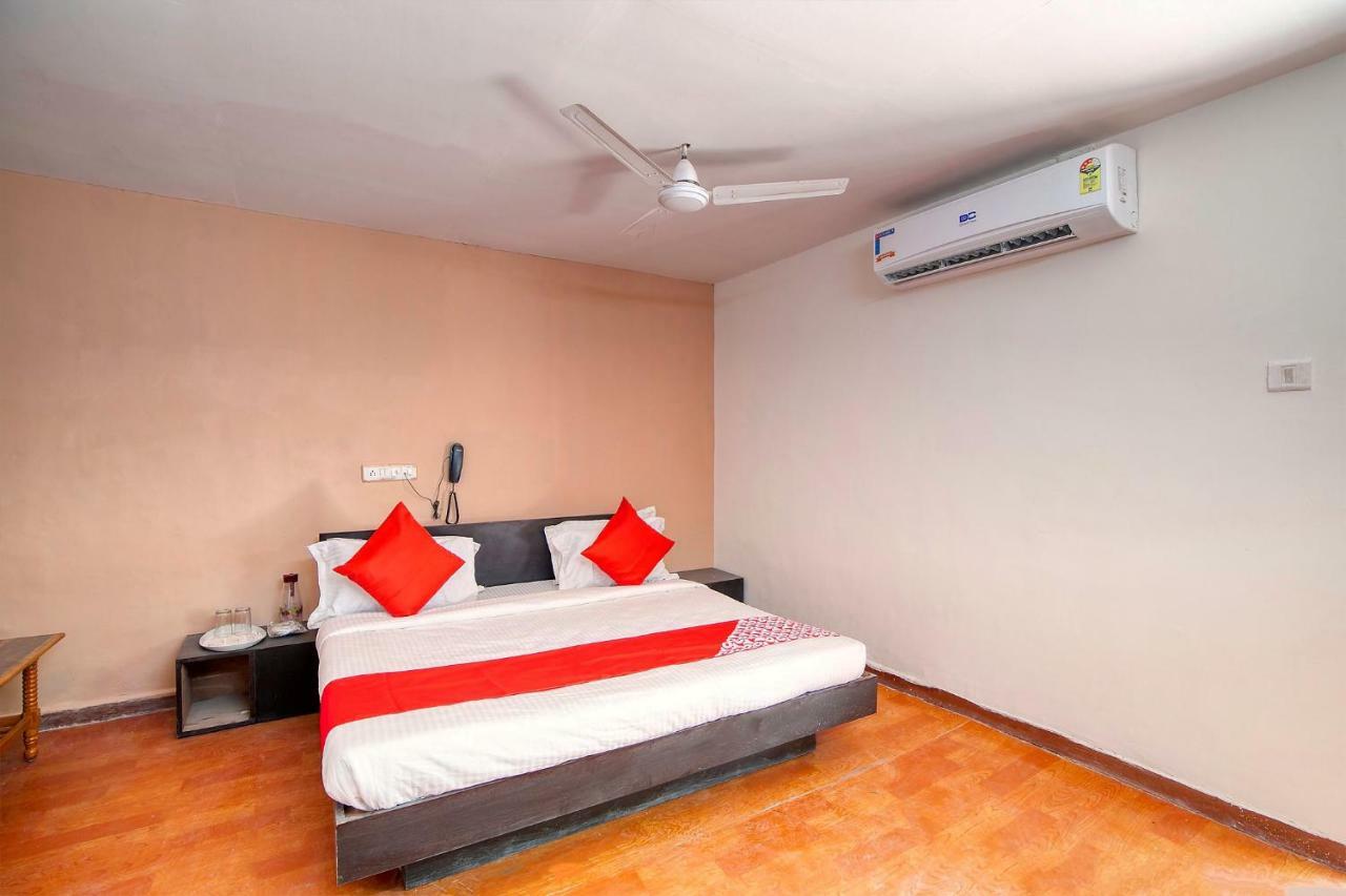 Oyo 41073 Aavkar Hotel 3*