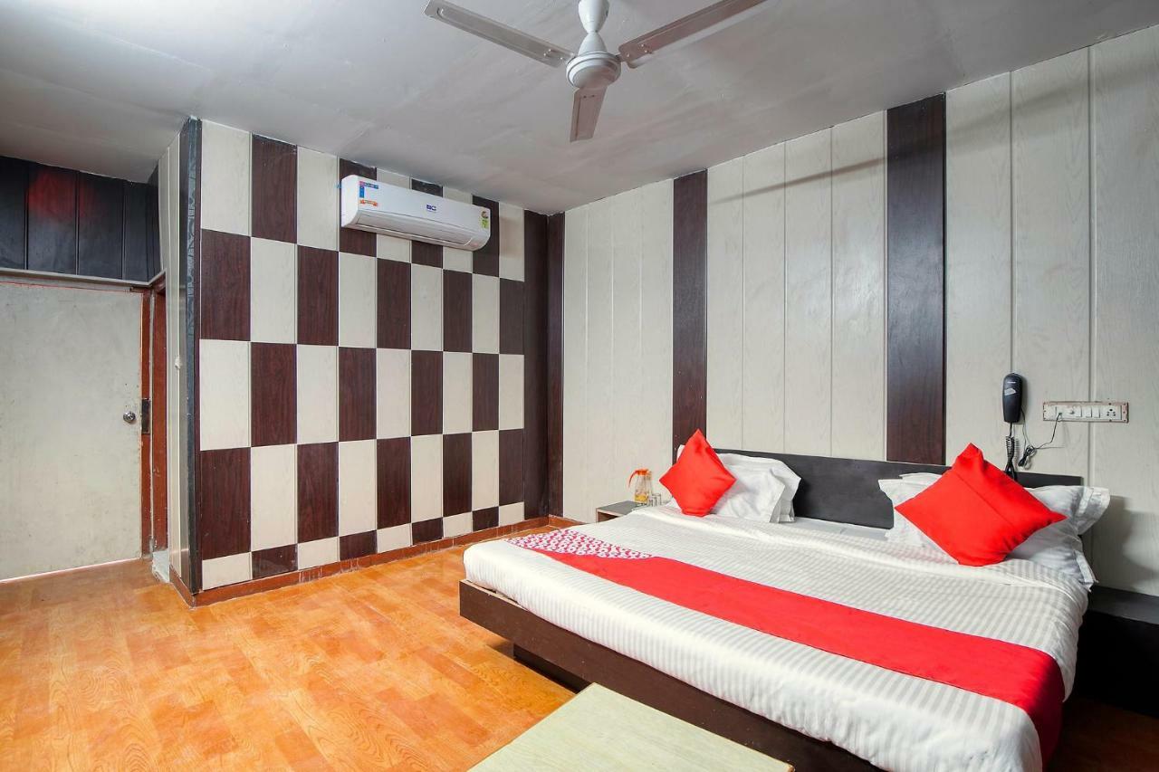 Oyo 41073 Aavkar Hotel Ahmedabad