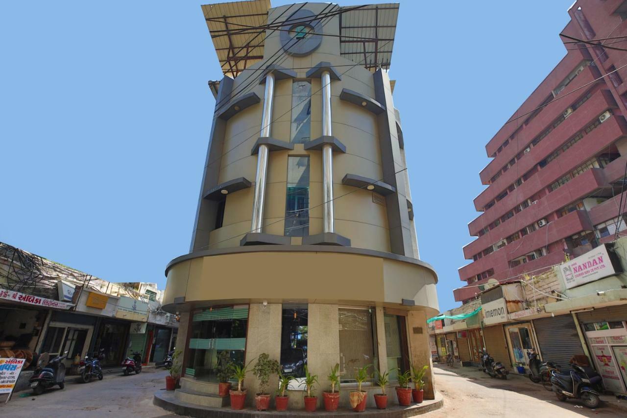 Oyo Flagship 19003 Rudra Mahal 3*