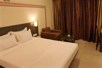 Silvercloud And Banquets 4*