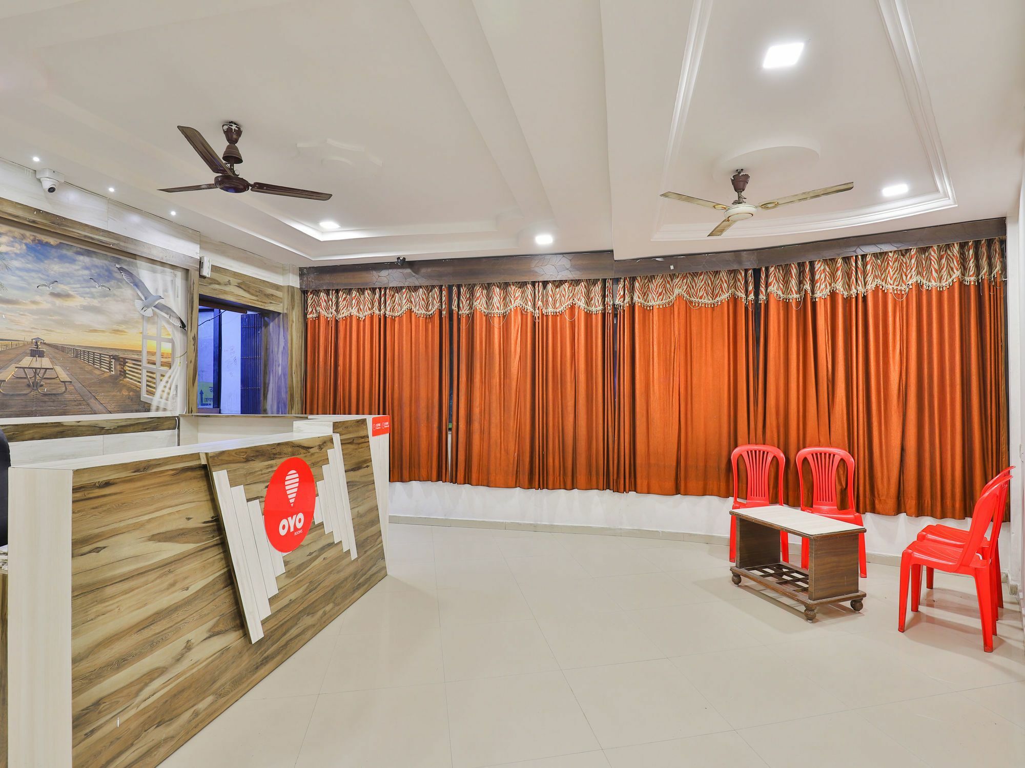 Oyo 13141 Aniket Hotel Ahmedabad