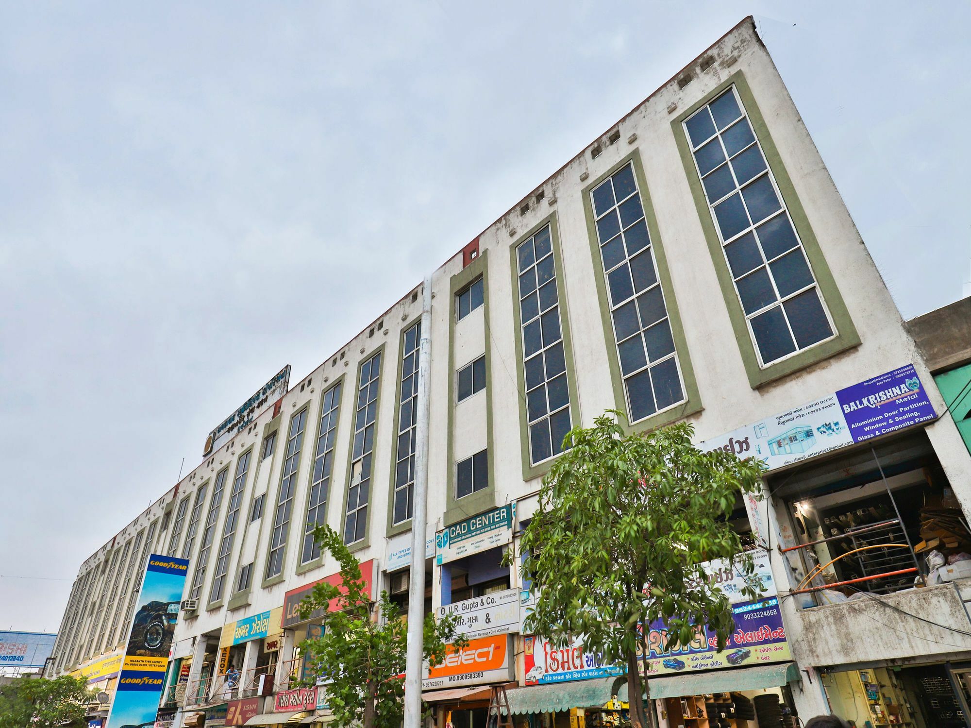 Oyo 13141 Aniket Hotel 3*