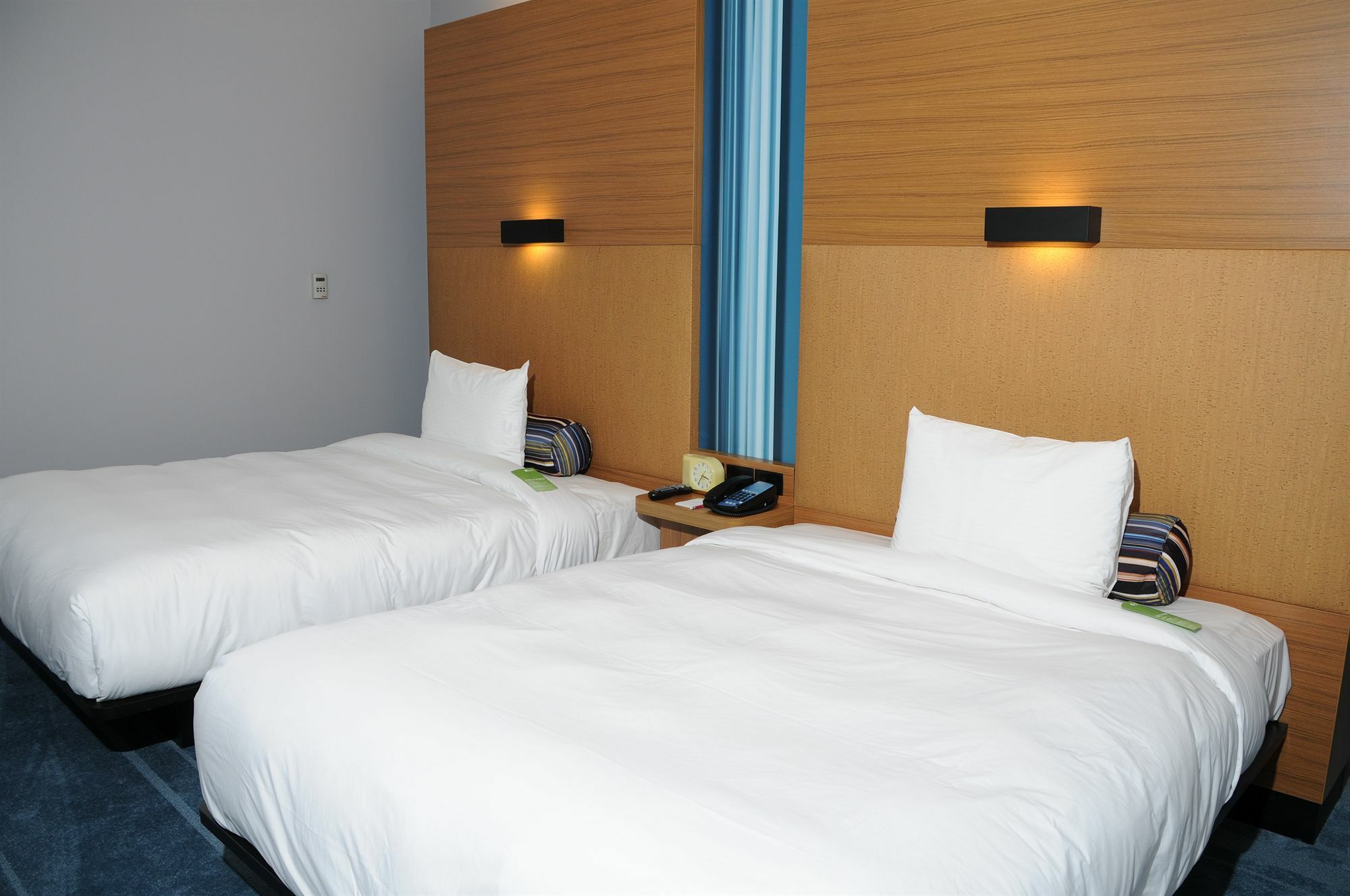 Vivanta Sg Highway Hotel 5*