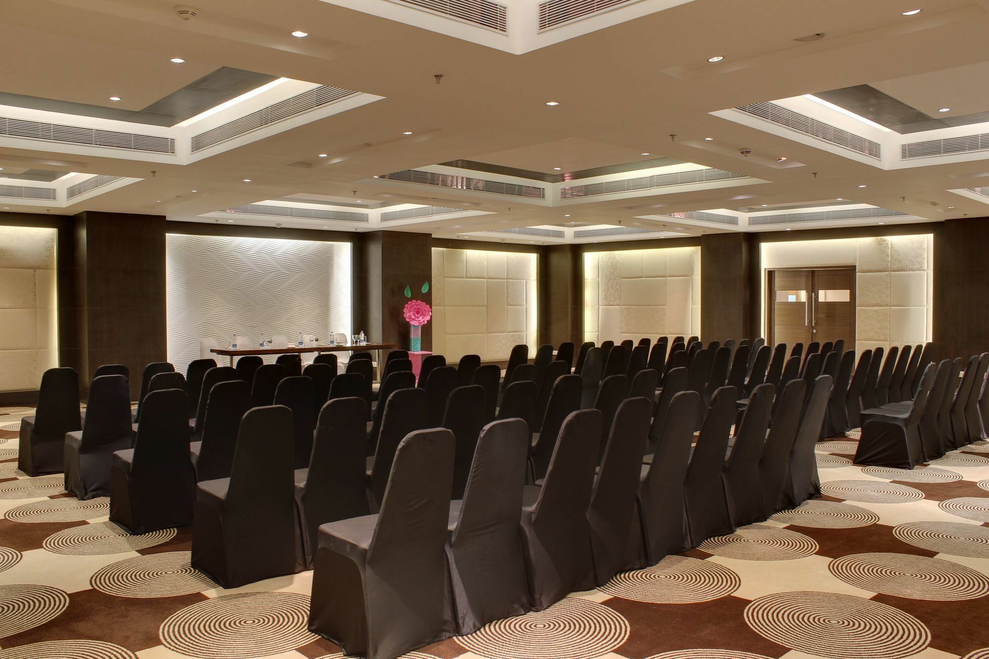 Hotel Vivanta Sg Highway Ahmedabad