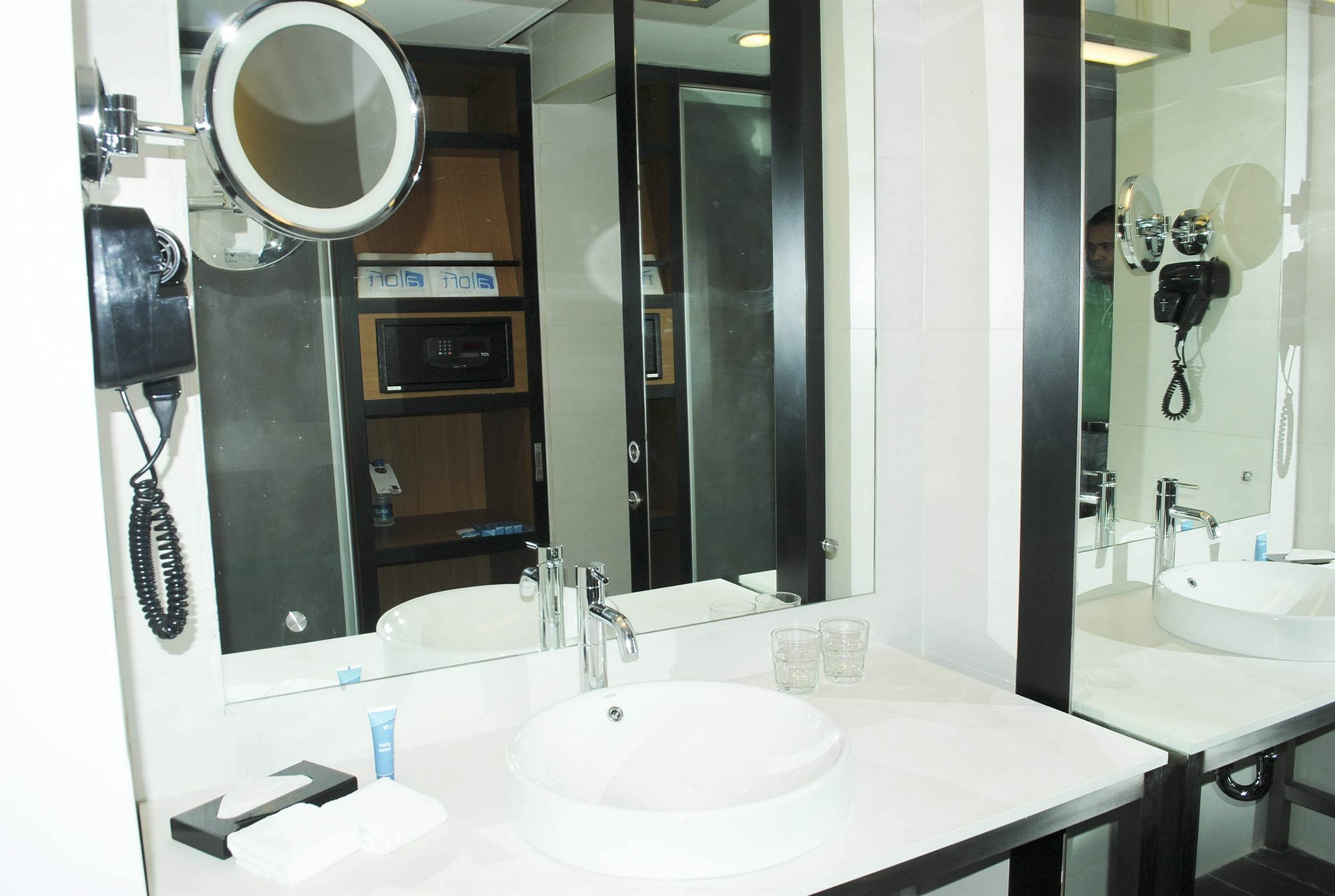 Vivanta Sg Highway 5* Ahmedabad