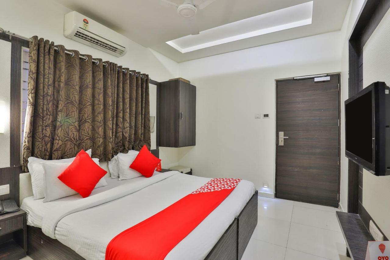 Oyo 2351 Golden Plaza Hotel Ahmedabad
