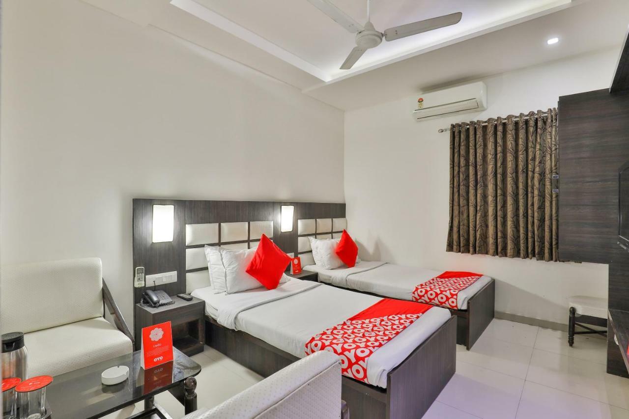 Hotel Oyo 2351 Golden Plaza