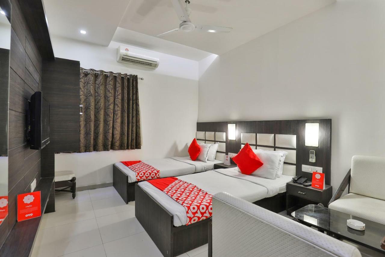Hotel Oyo 2351 Golden Plaza