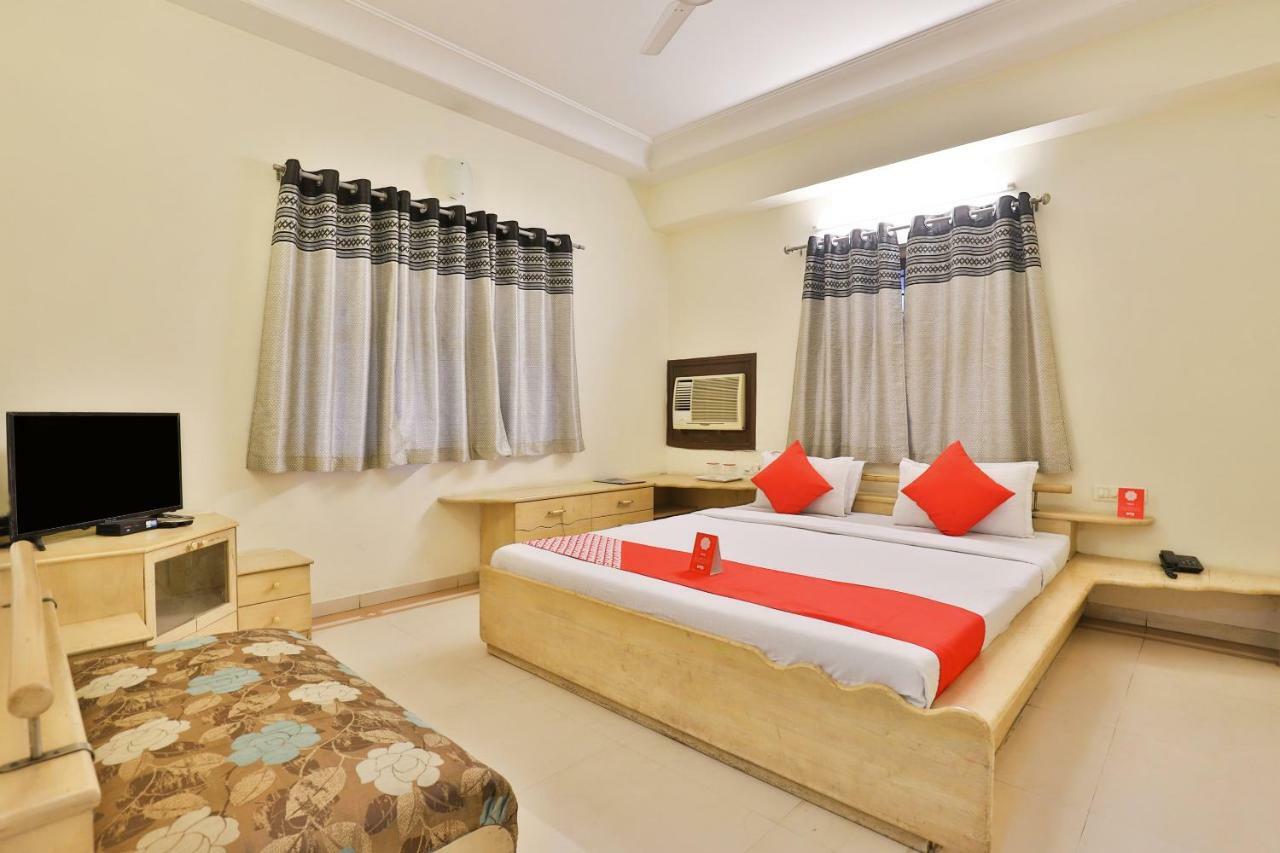Oyo 8949 Atman Hotel Ahmedabad