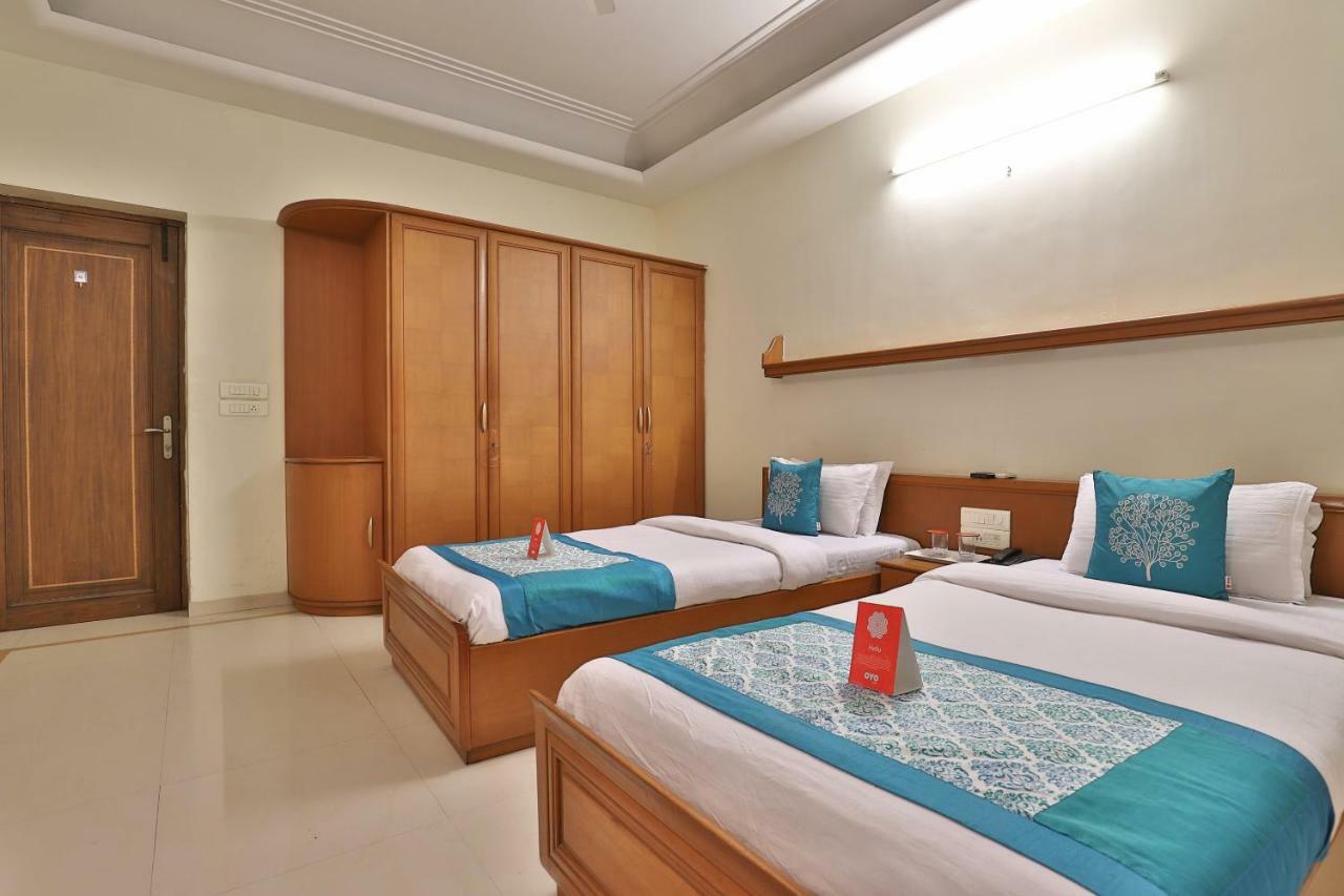 Oyo 8949 Atman Hotel 3*