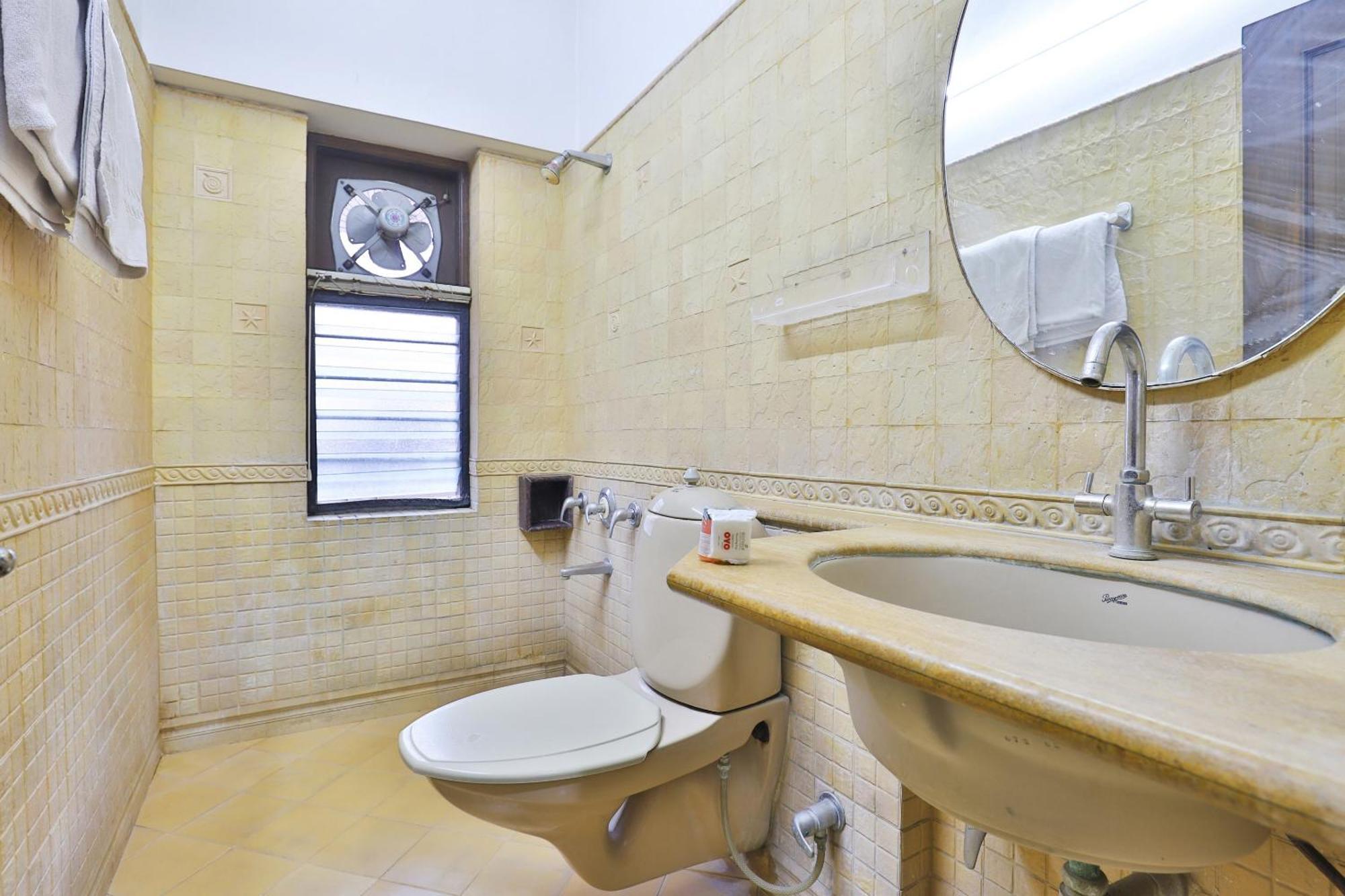 Hotel Oyo 8949 Atman