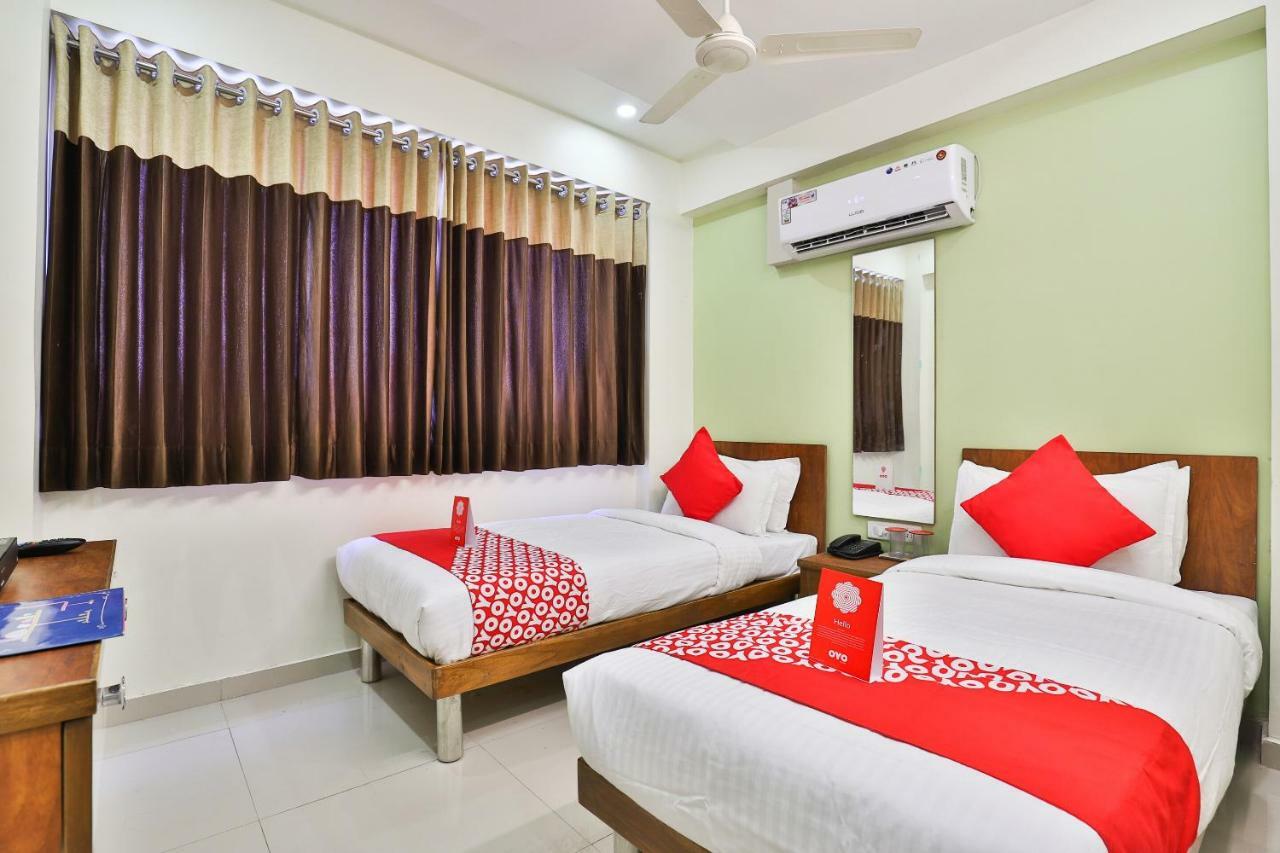 Hotel Oyo 15417 Red Rose Ahmedabad