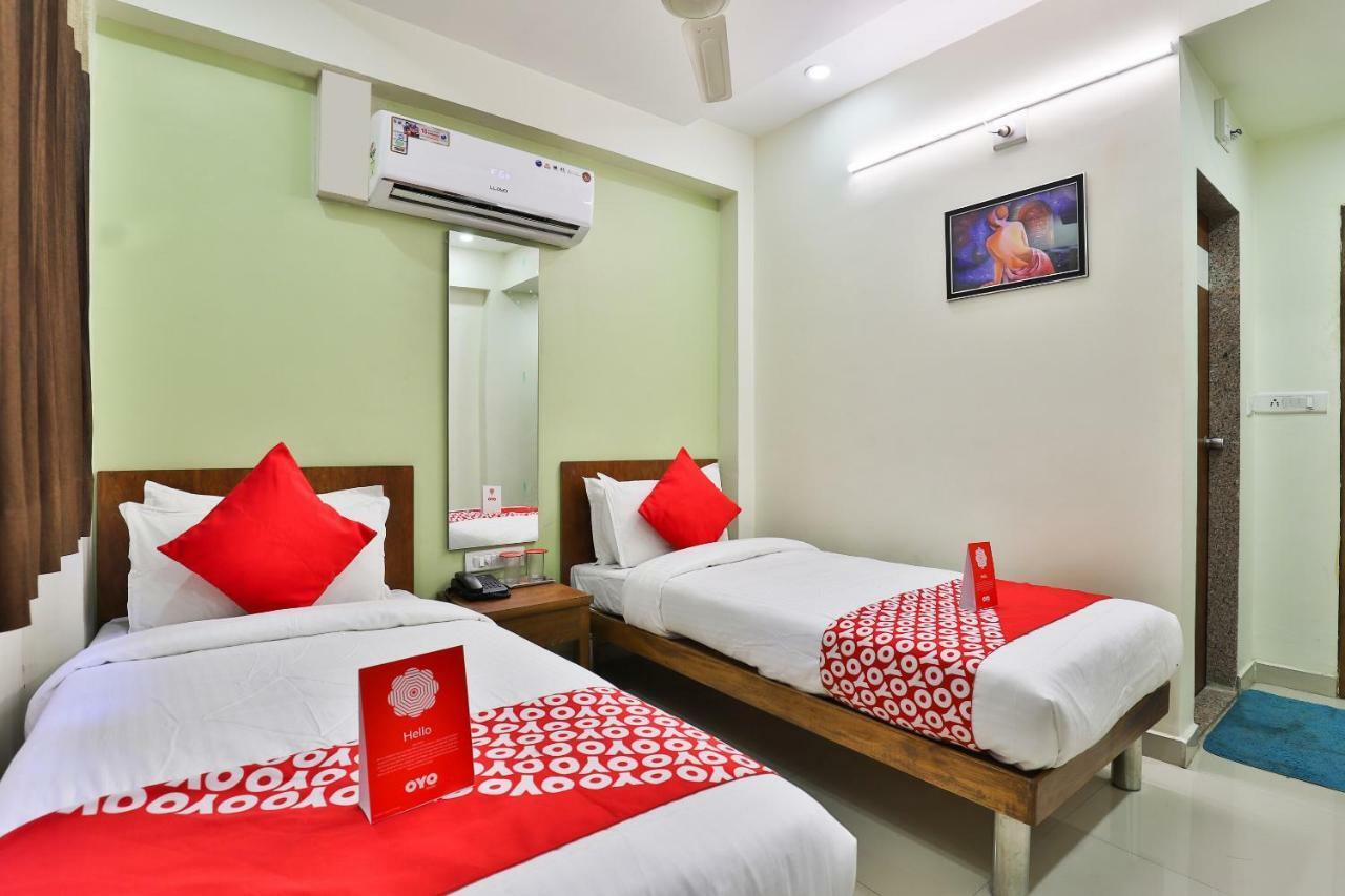 Oyo 15417 Red Rose Ahmedabad