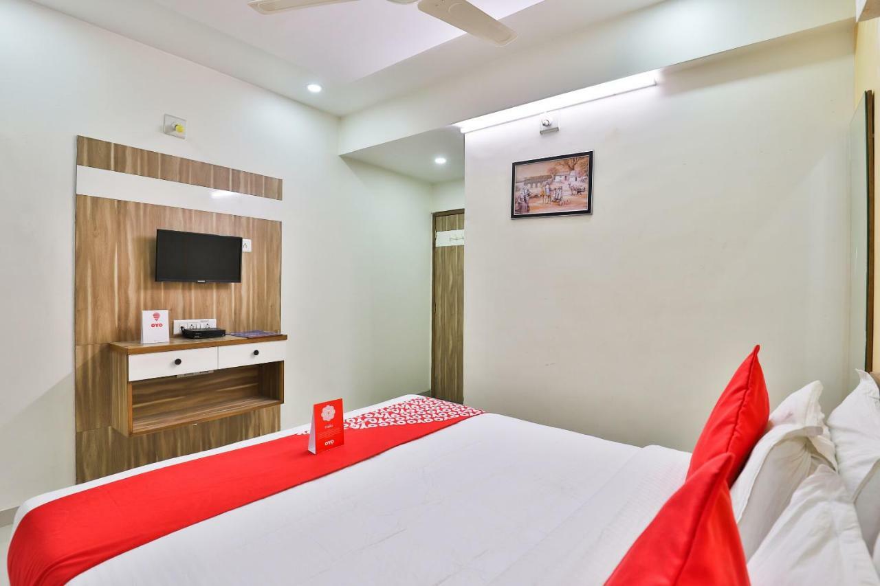 Oyo 15417 Red Rose Ahmedabad