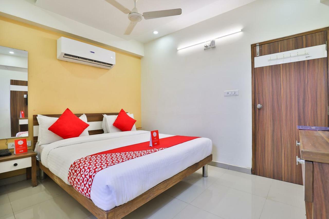 Oyo 15417 Red Rose Hotel 3*